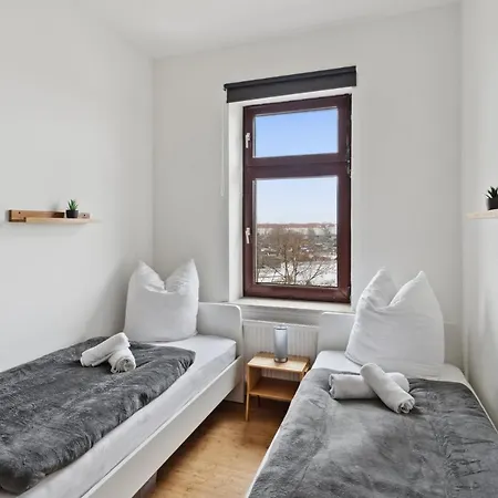 Fuer 13 Gaeste, 5 Schlafzimmer, 2 Baeder, 2 Loggia's, Zentrum Ost Leipzig